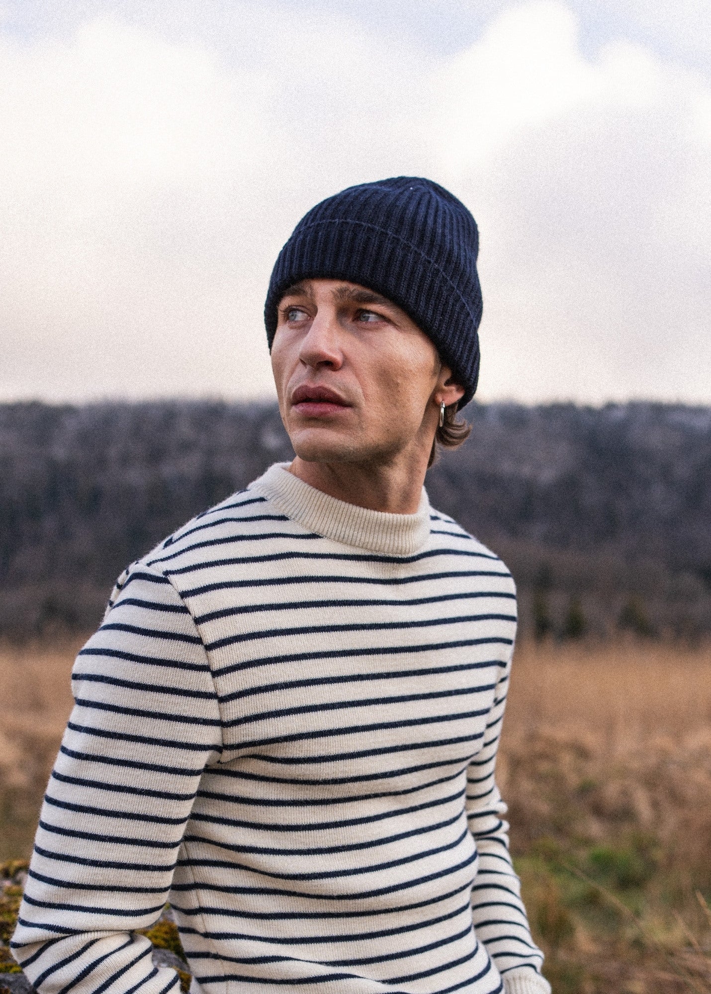 MIKI MAILLE - Short Ribbed Knit Fisherman Beanie (NAVY)