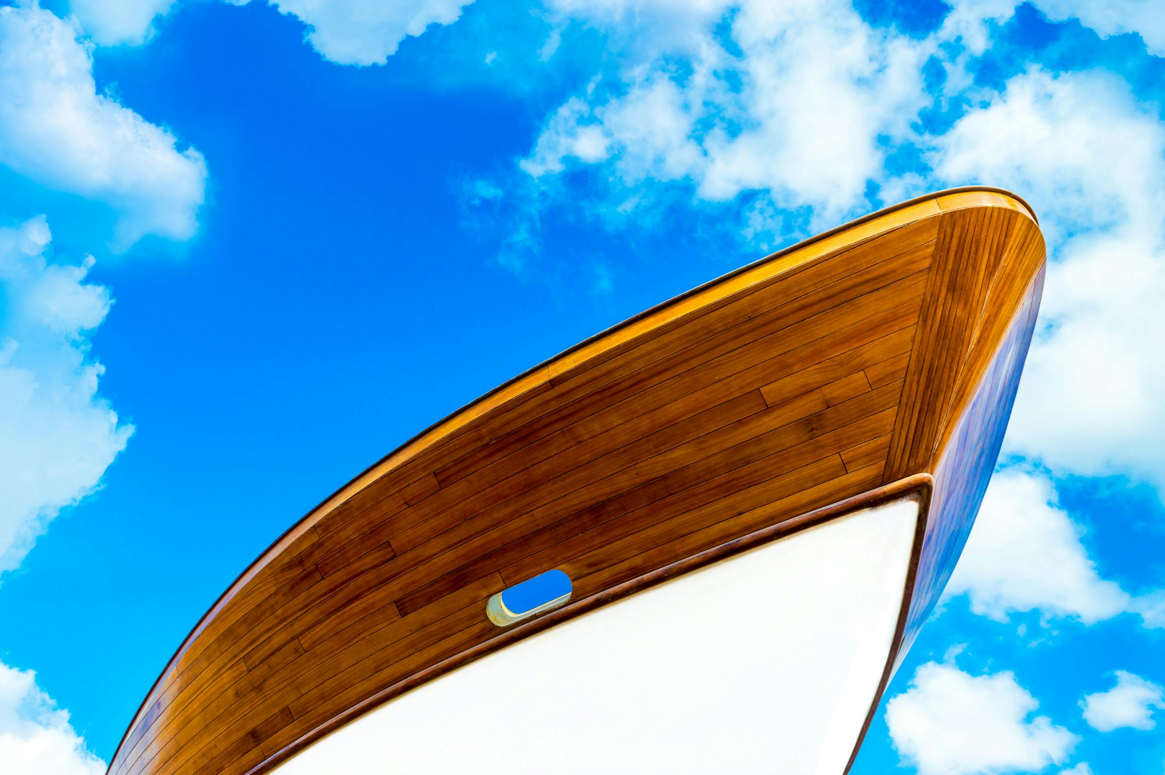 Cruising Comfortably Under the Sun: A Yachter’s Essential Guide to Smart Sun Protection