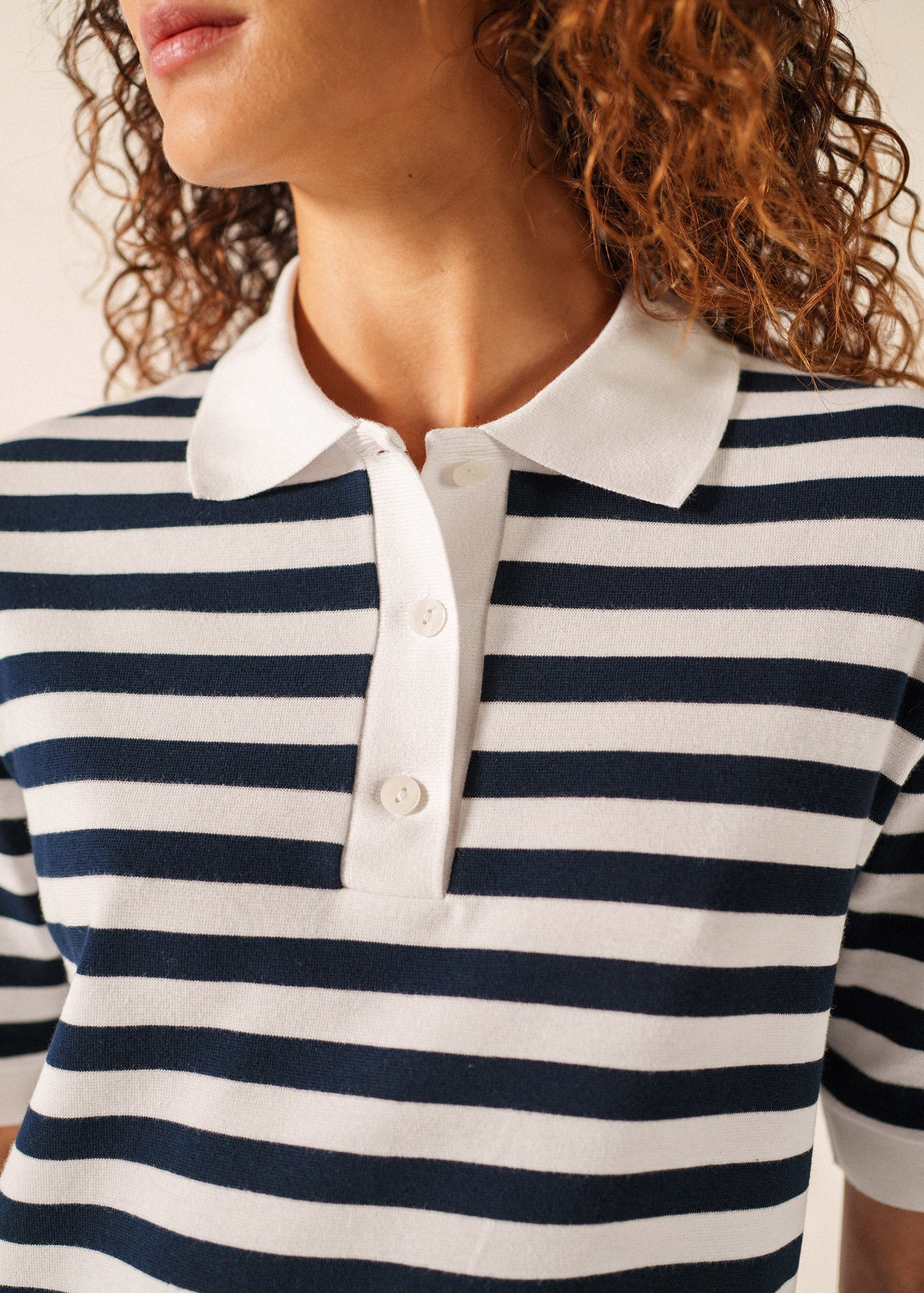 CAROLA Striped Knit Polo Shirt (WHITE / NAVY)