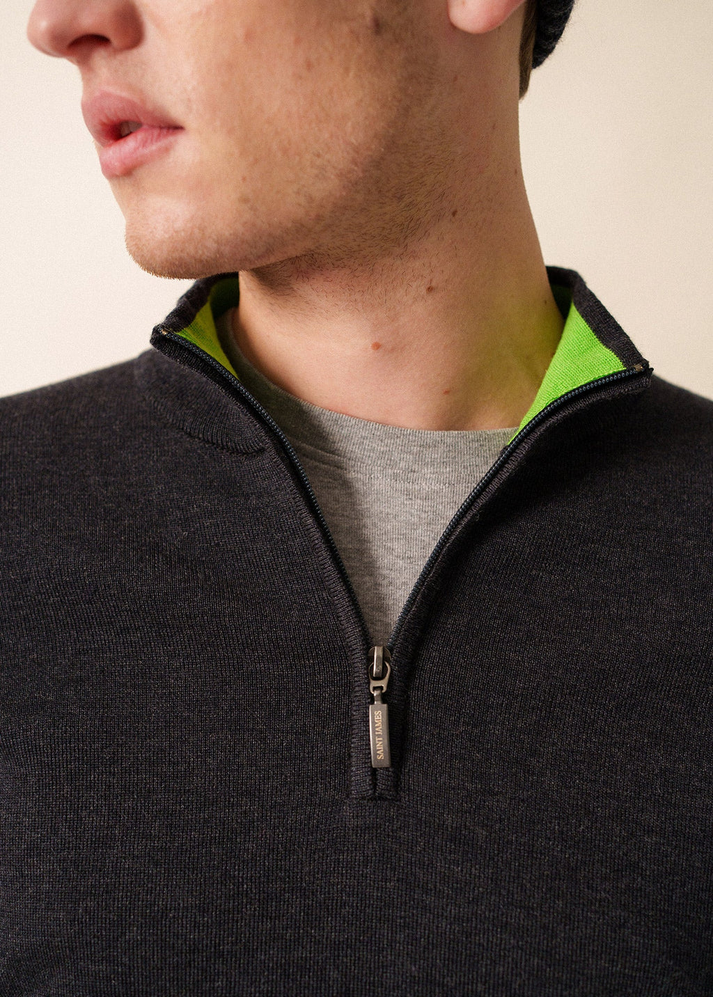 Saint James CROSSLEY II - Merino Wool Quarter-Zip Sweater with Contrast Collar (CHARCOAL / NEON GREEN)