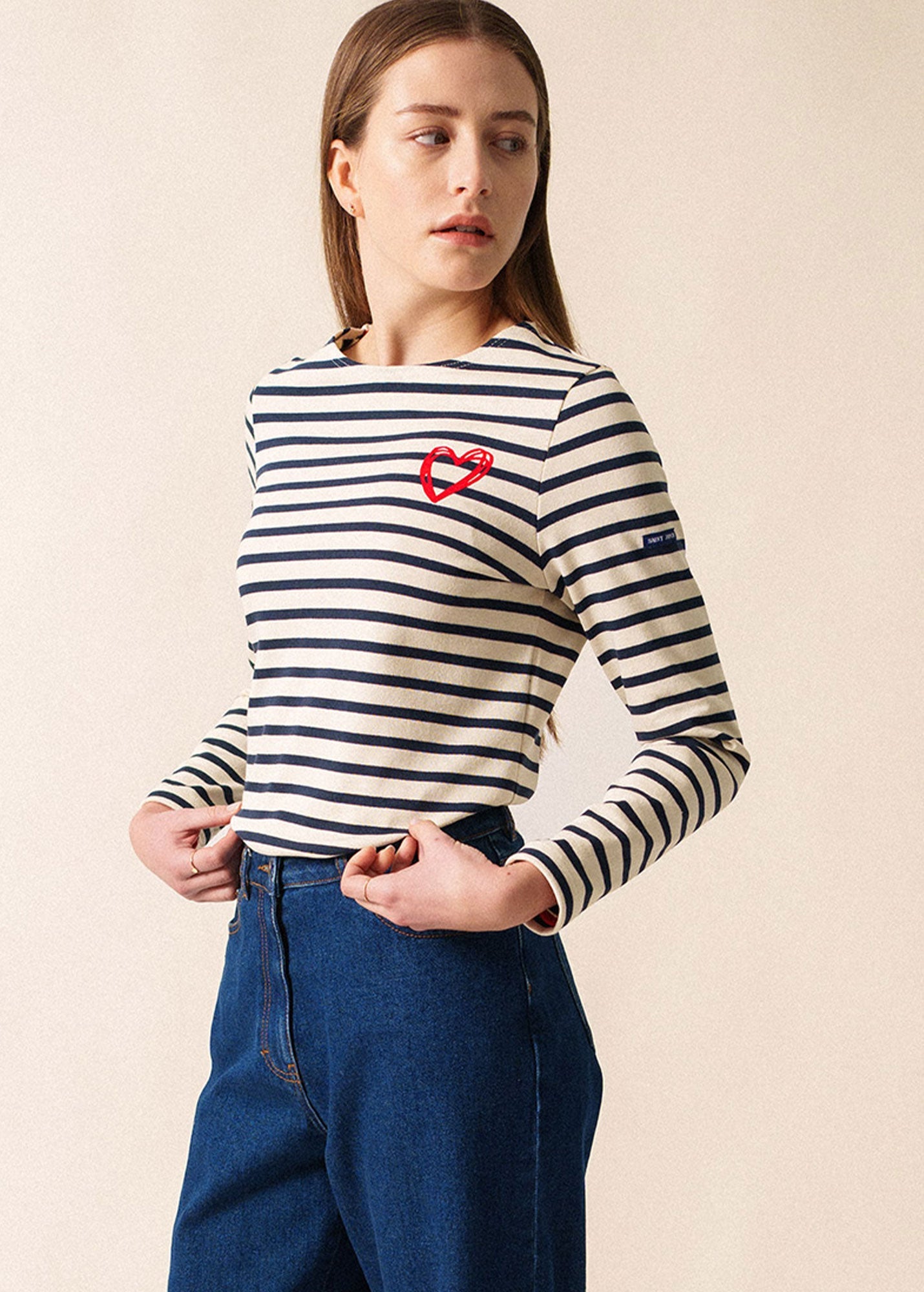 Saint James MERID'AMOUR - Long-Sleeve Fitted Breton Top with Velvety Heart Detail (ECRU / NAVY / RED)