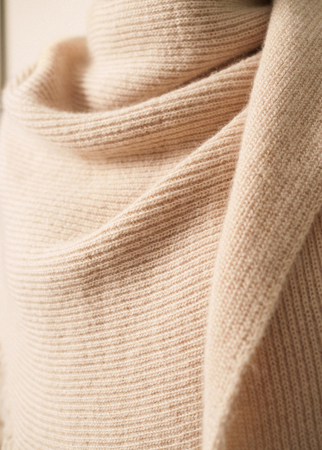 Saint James GO OUEST KNIT SCARF - Large Fringed Triangle Scarf | Mohair & Alpaca Blend (BEIGE)