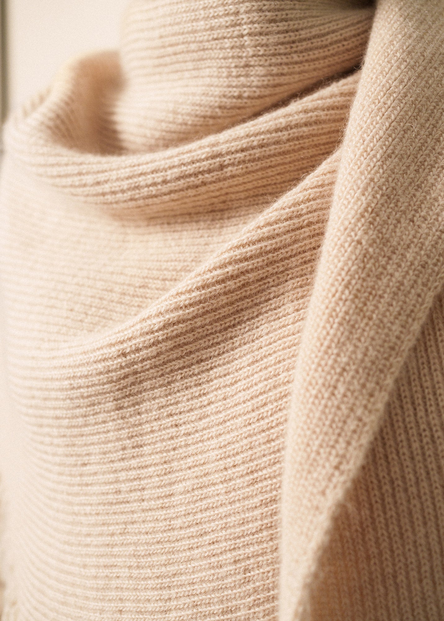 Saint James GO OUEST KNIT SCARF - Large Fringed Triangle Scarf | Mohair & Alpaca Blend (BEIGE)
