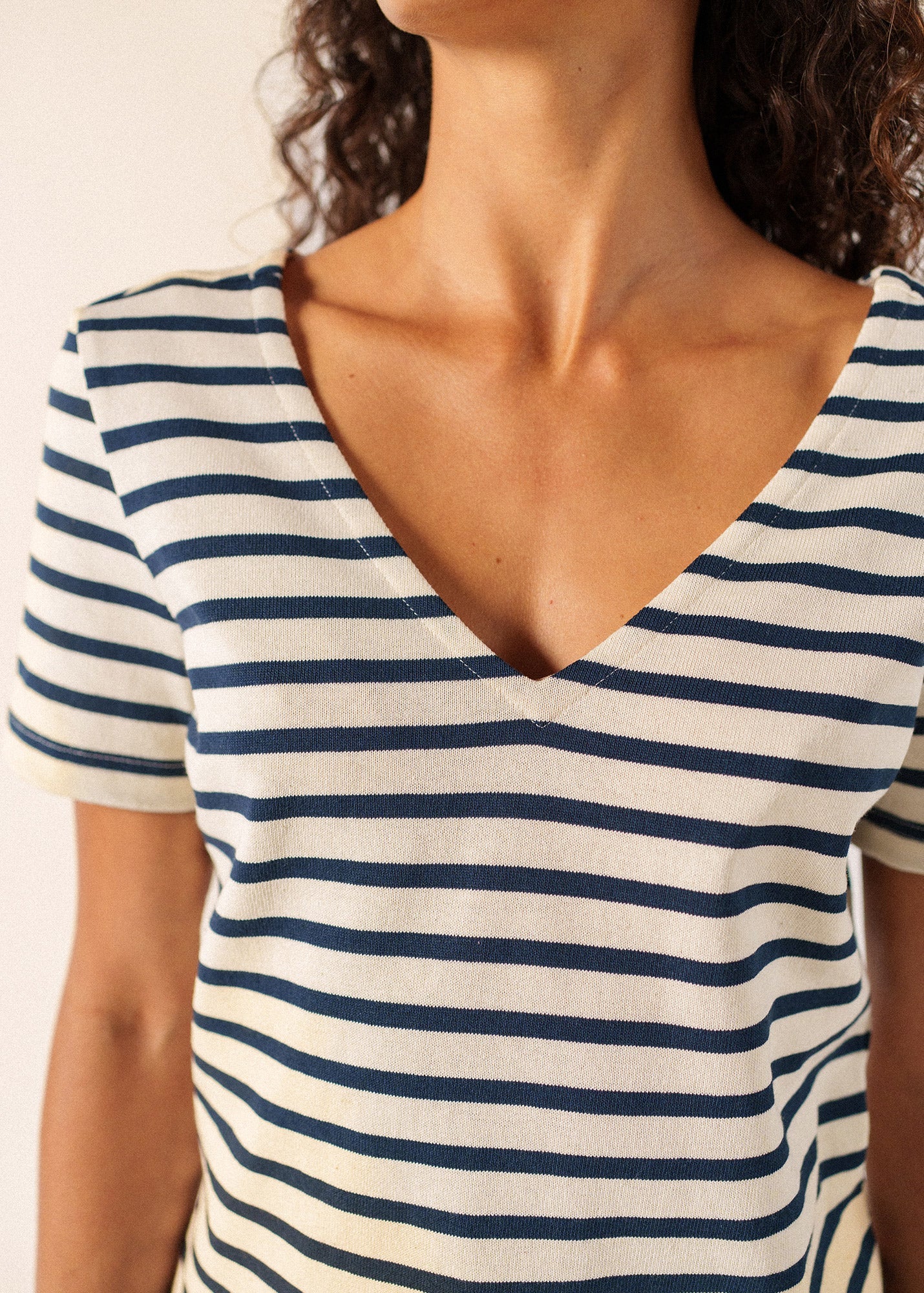 Saint James AGON V-Neck T-Shirt (ECRU / NAVY)