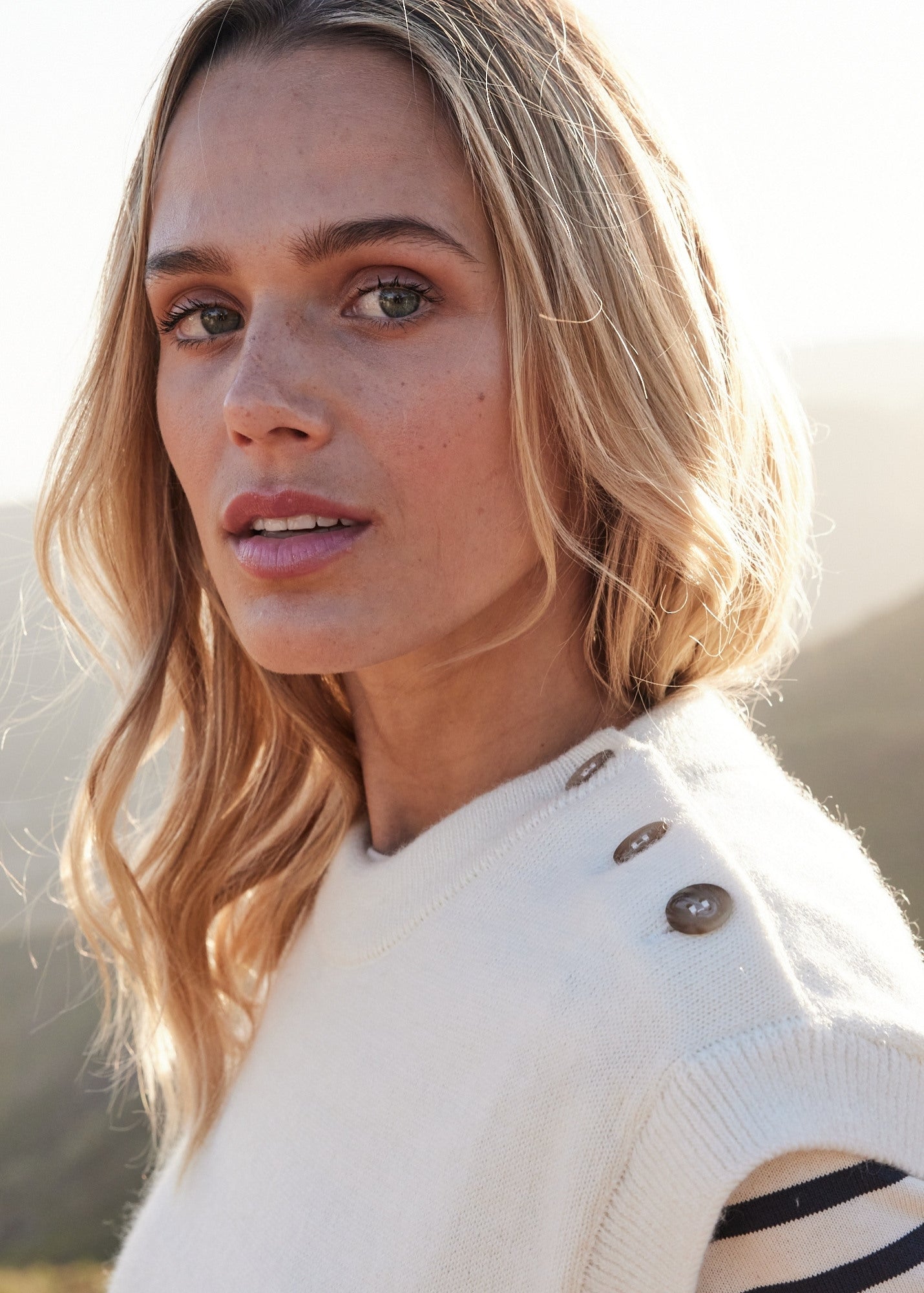 Saint James LA CLUSAZ - Buttoned Shoulder Side-Slit Vest | Soft Mohair Blend (WINTER WHITE)