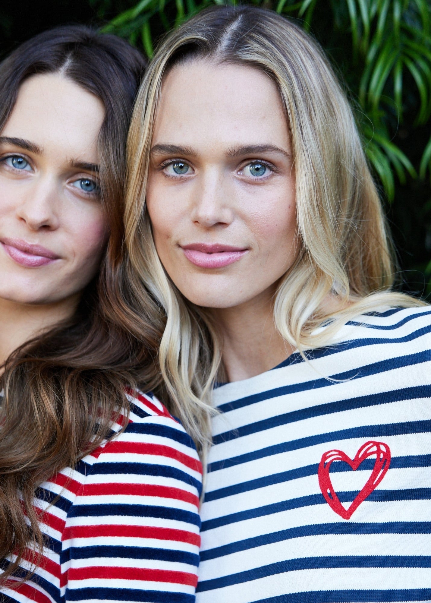 Saint James MERID'AMOUR - Long-Sleeve Fitted Breton Top with Velvety Heart Detail (ECRU / NAVY / RED)