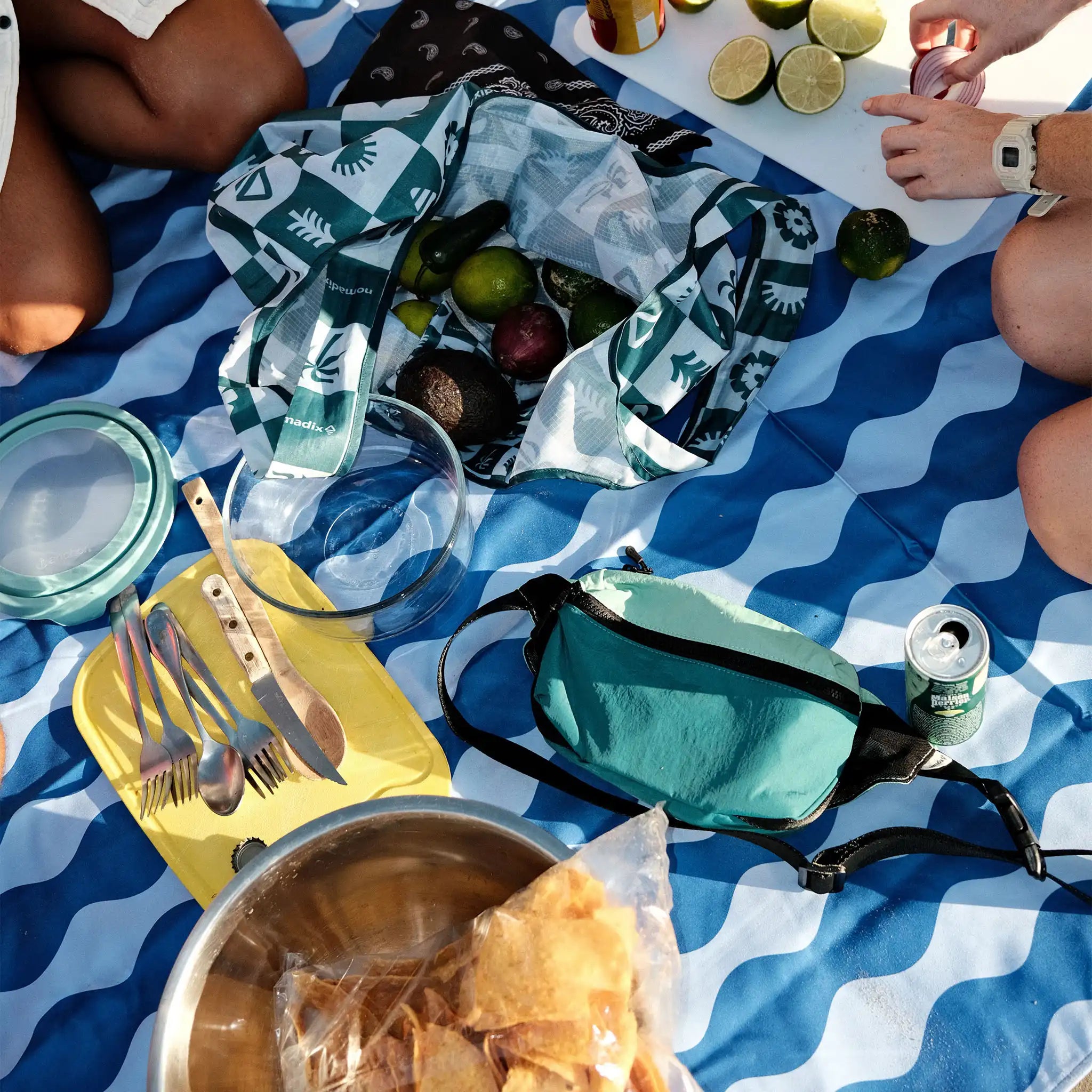 Nomadix Fanny Pack: Horizon Teal Ocean