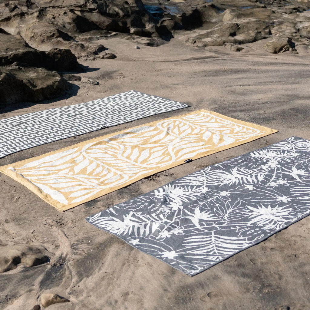 Nomadix Organic Cotton Travel Towel: Retro Palms Black