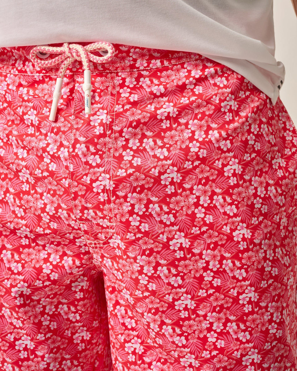 Johnnie-O The Half Elastic 7" Surf Shorts Lei