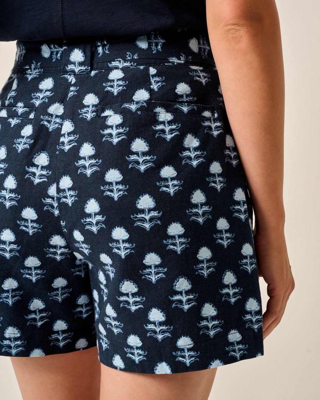 Johnnie-O Katherine Belted Linen Blend Shorts Navy