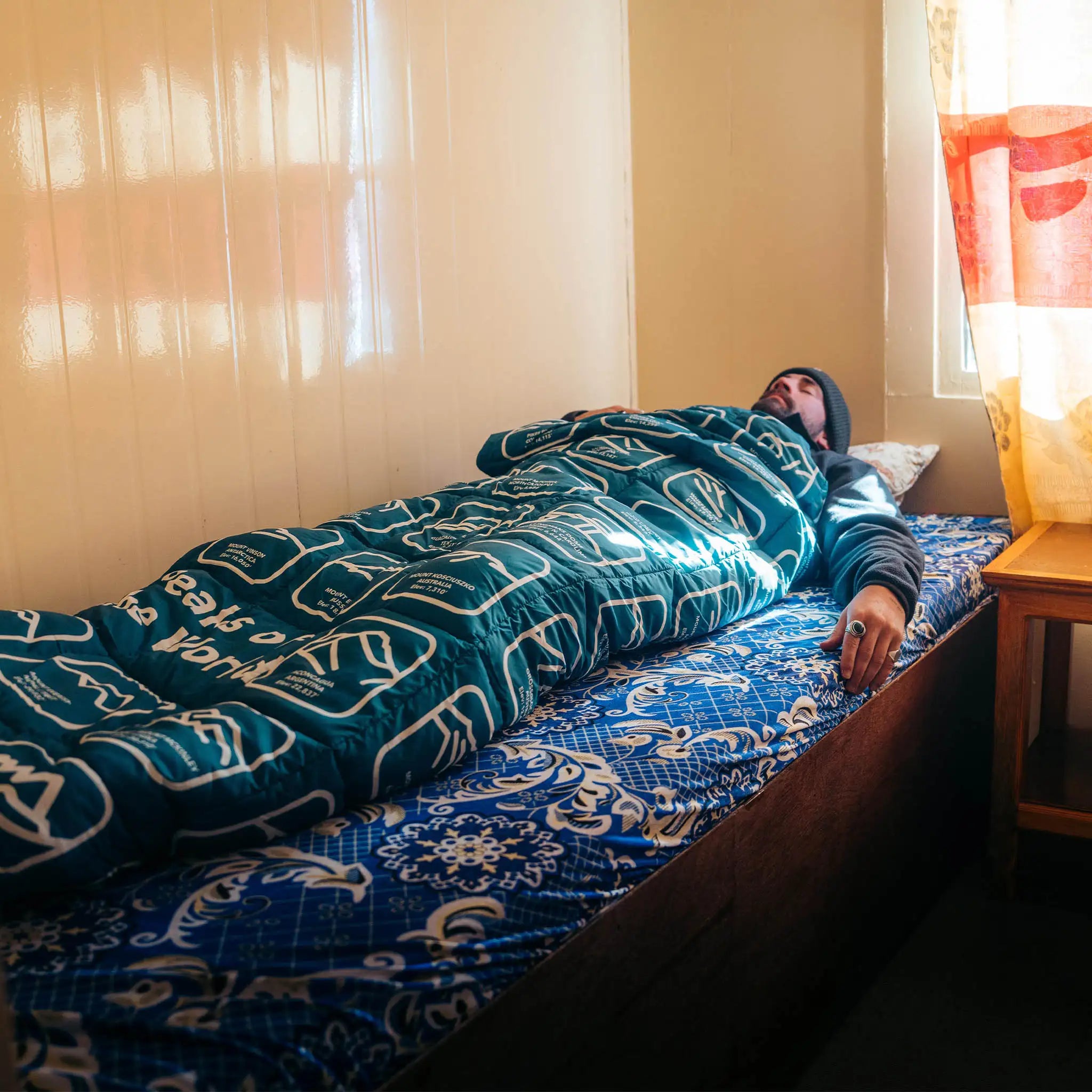 Nomadix Graphene Puffer Blanket: Peaks of the World Teal Ocean