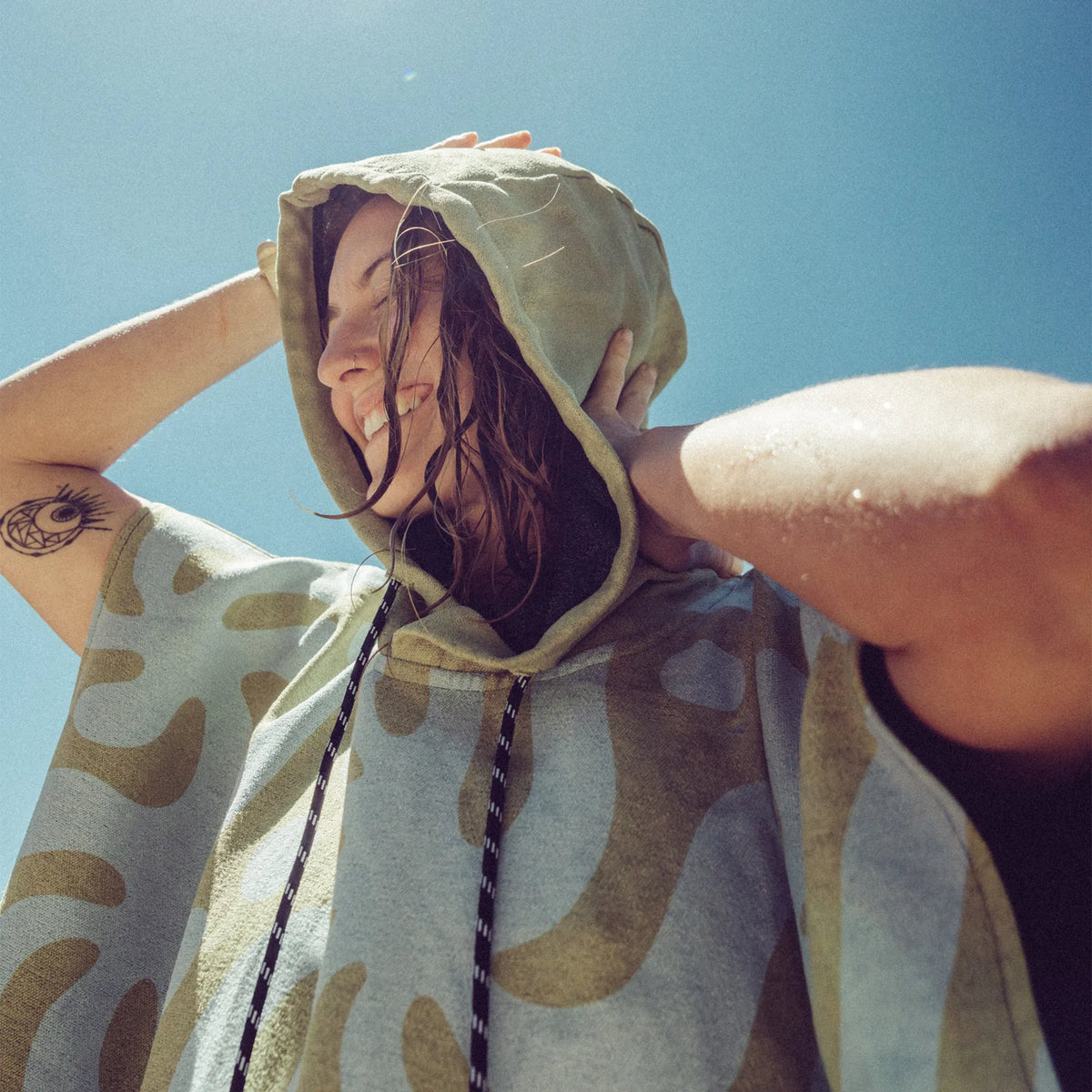 Changing Poncho: Whirlpool Meadow Green