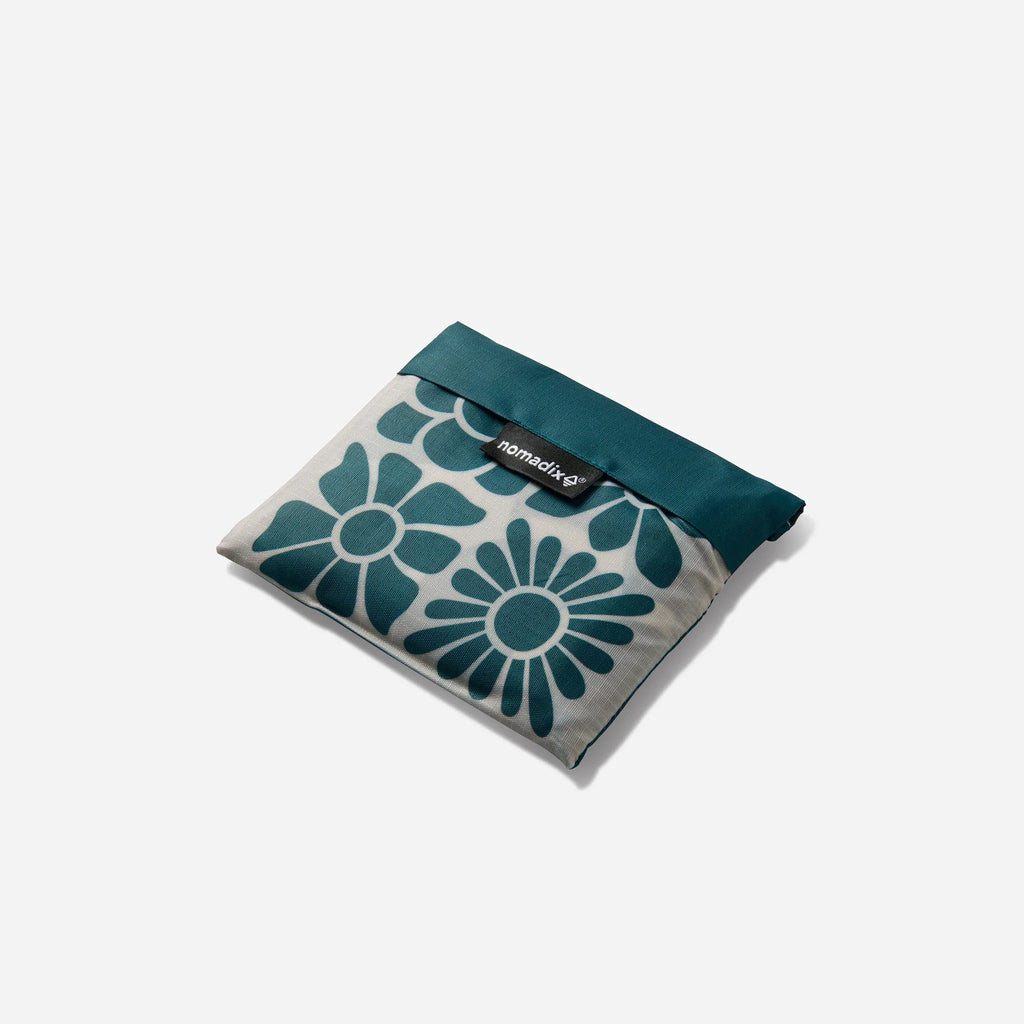 Nomadix Pocket Tote: Big Flowers Teal Ocean