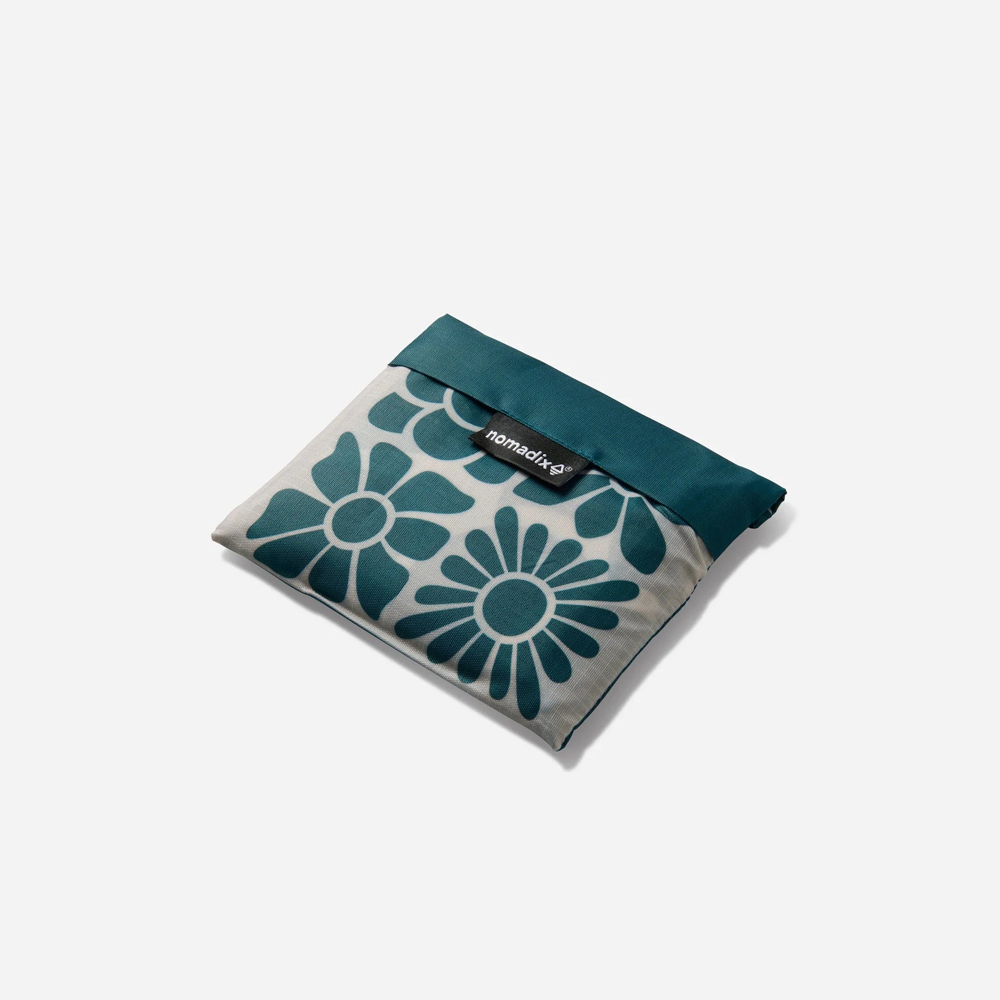 Nomadix Pocket Tote: Big Flowers Teal Ocean