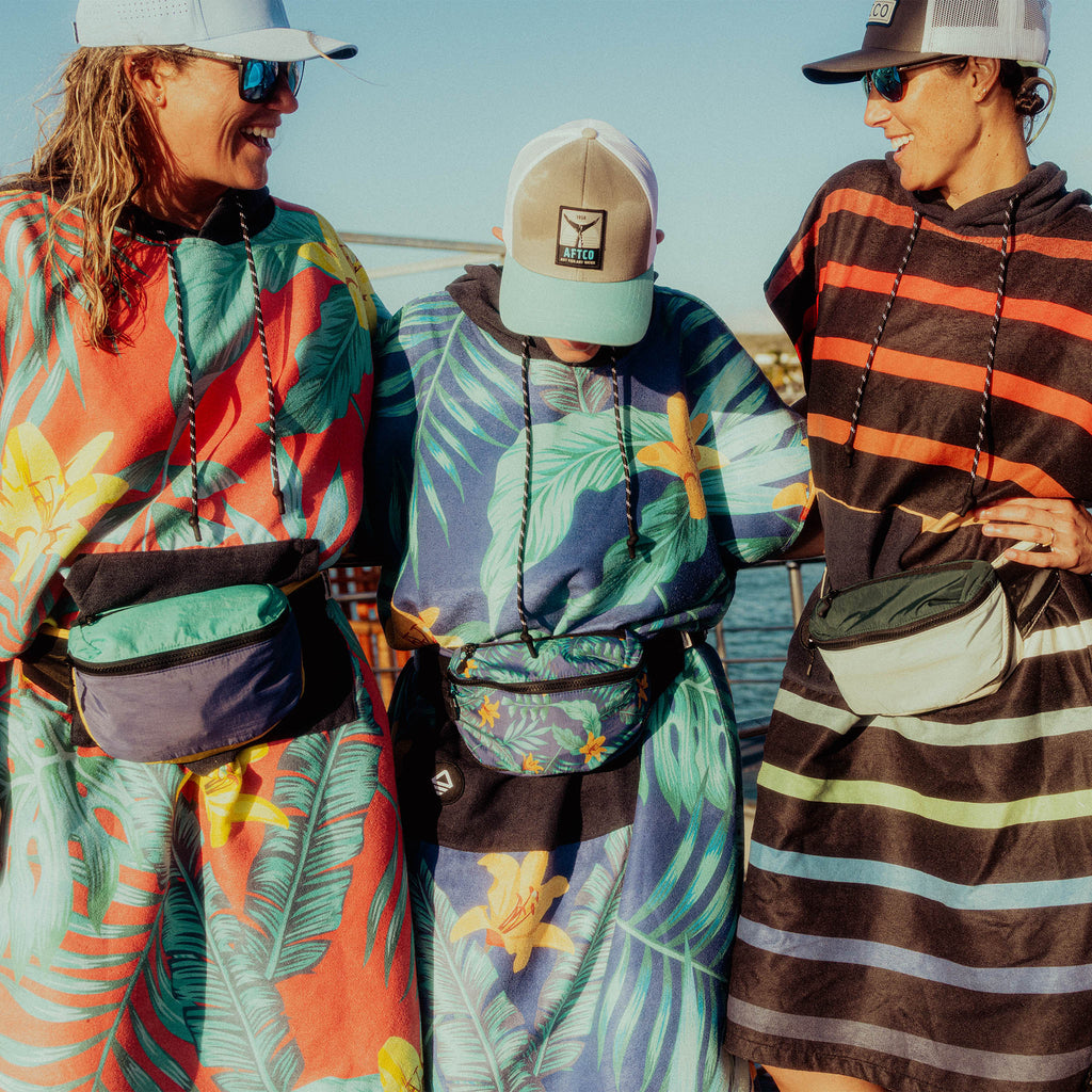 Nomadix Changing Poncho: Palms Coral