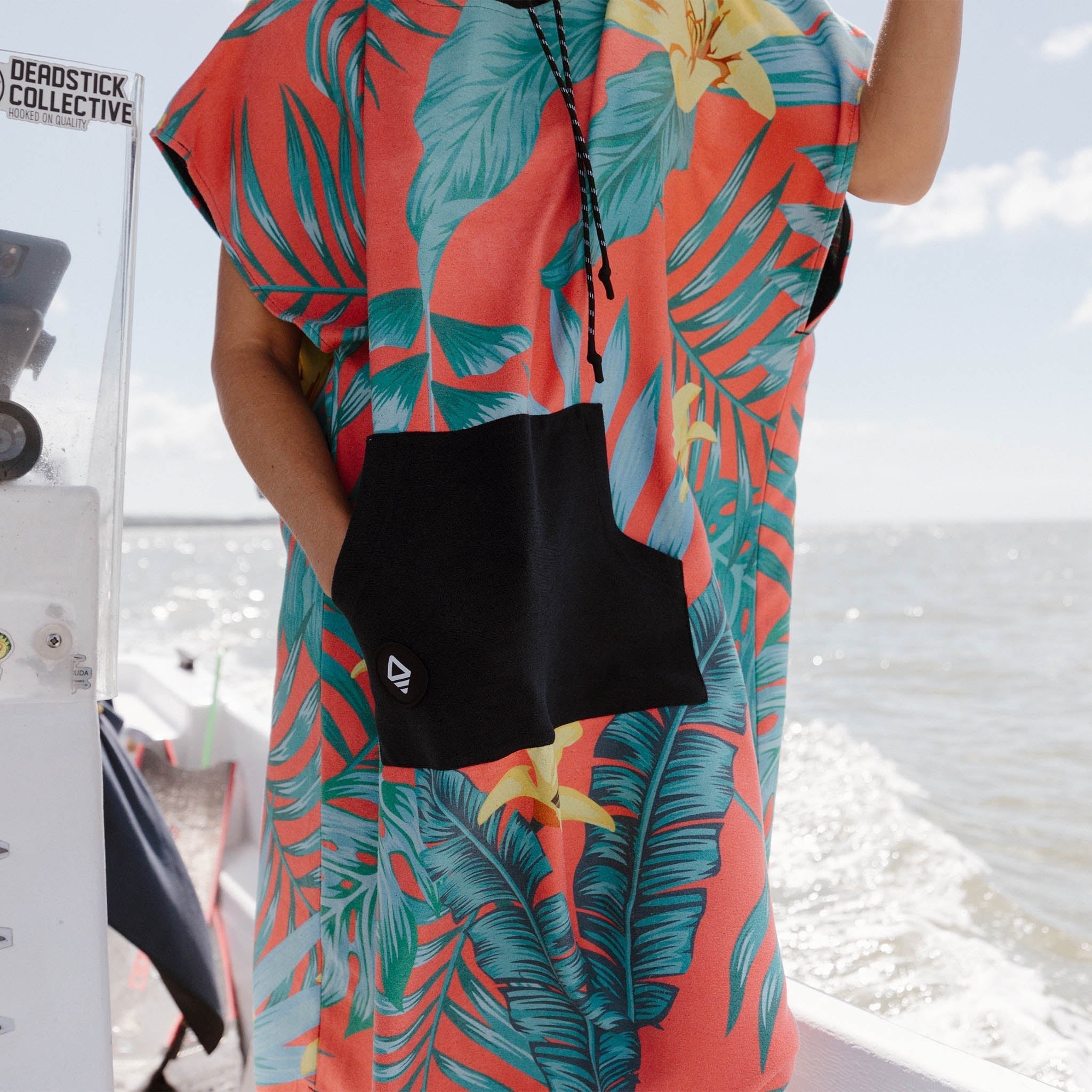 Nomadix Changing Poncho: Palms Coral