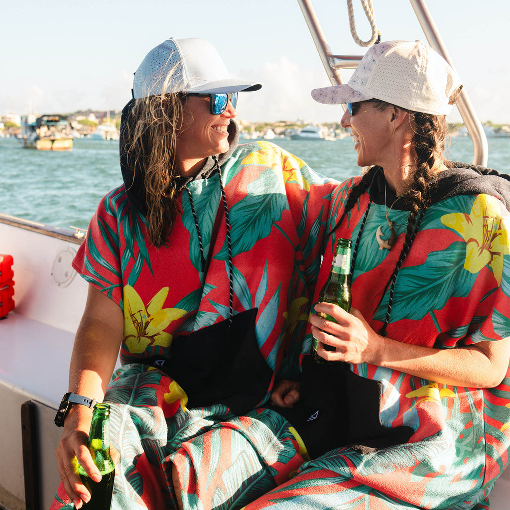 Nomadix Changing Poncho: Palms Coral
