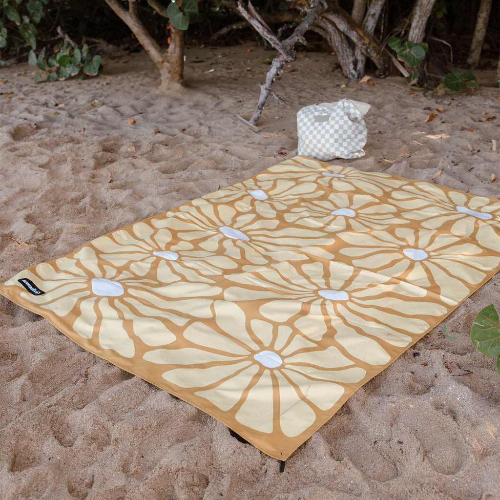 Nomadix Festival Blanket: Lazy Daisy Gold