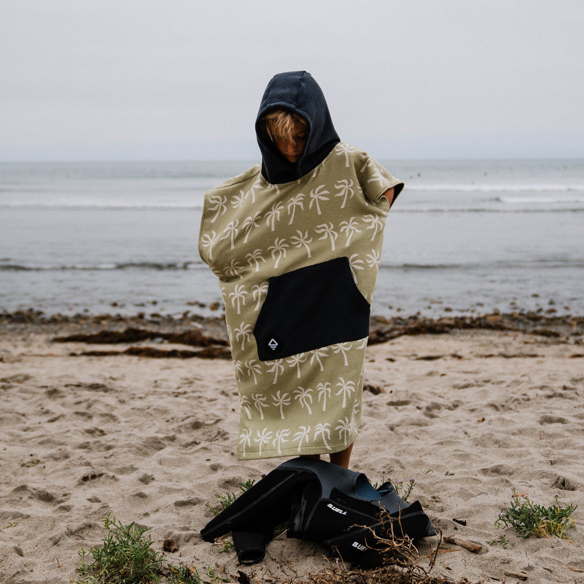 Nomadix Kids Changing Poncho: Breezy Palms Olive
