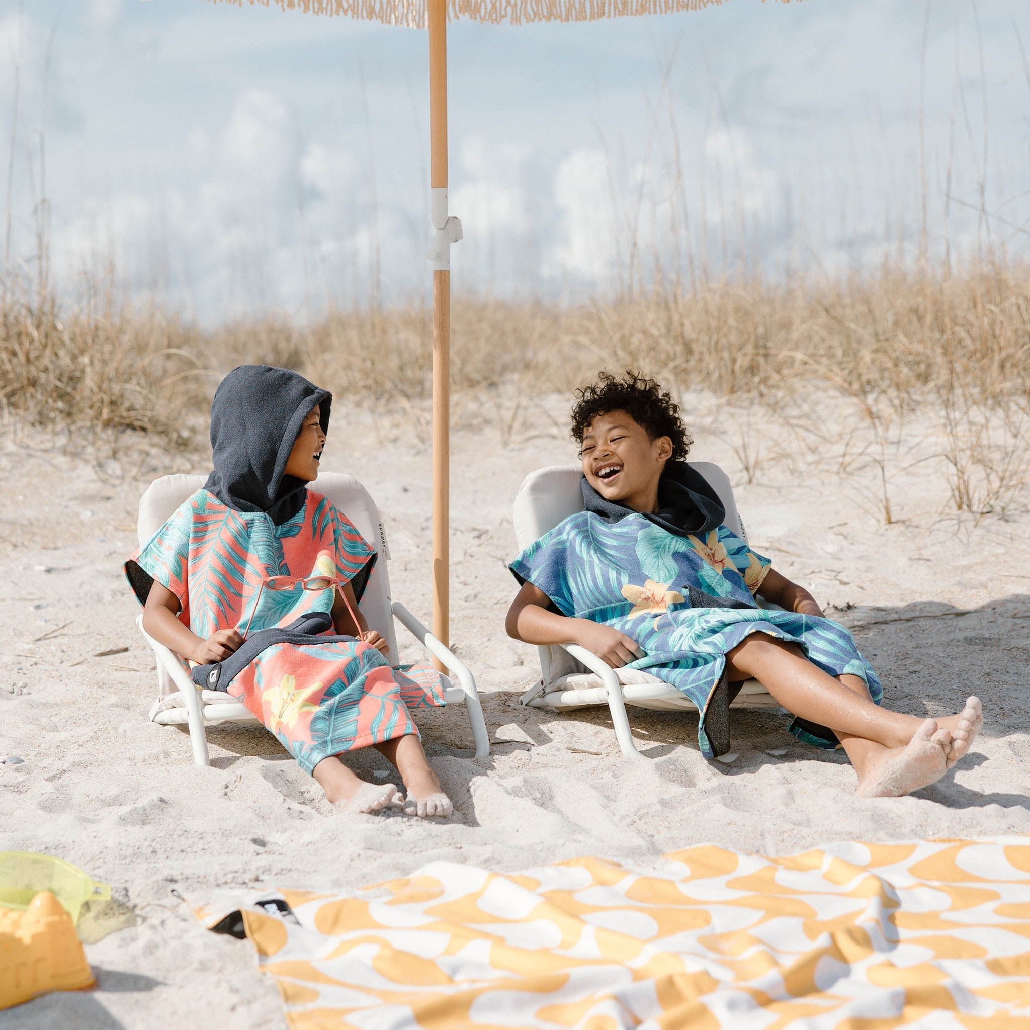 Nomadix Kids Changing Poncho: Palms Coral