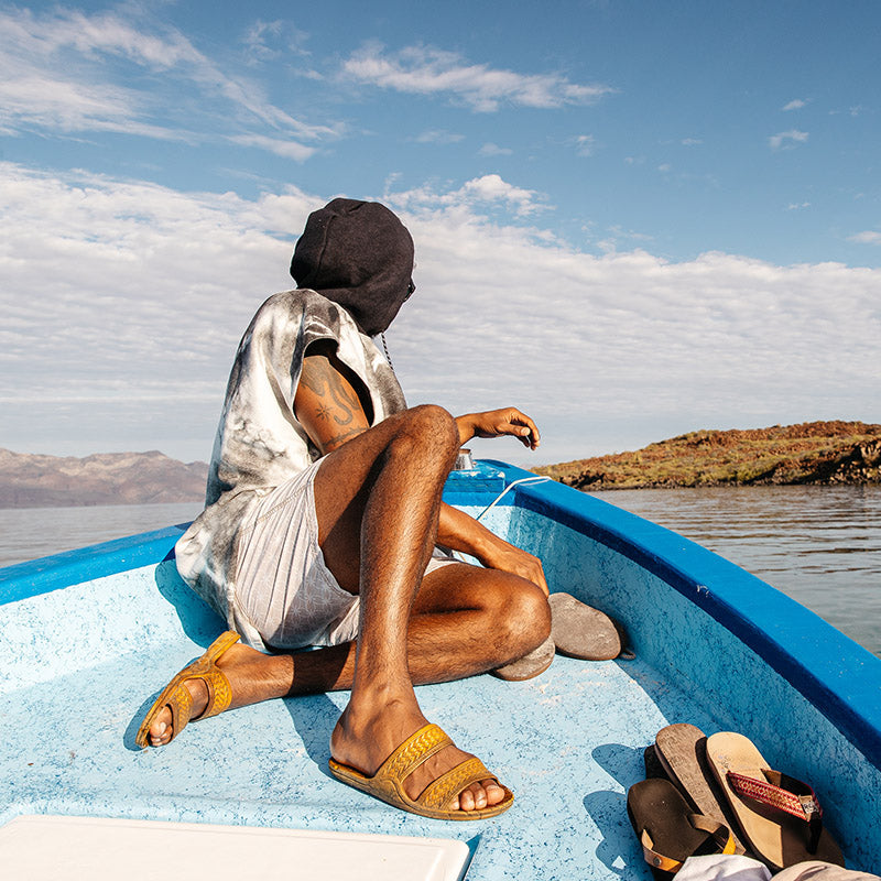 Nomadix Changing Poncho Tie-Dye Black and White