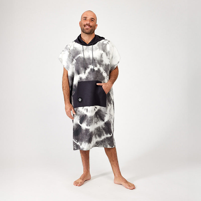 Nomadix Changing Poncho Tie-Dye Black and White