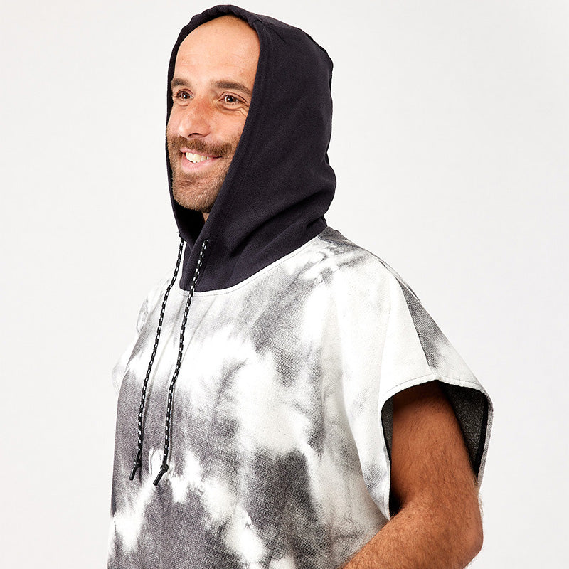 Nomadix Changing Poncho Tie-Dye Black and White
