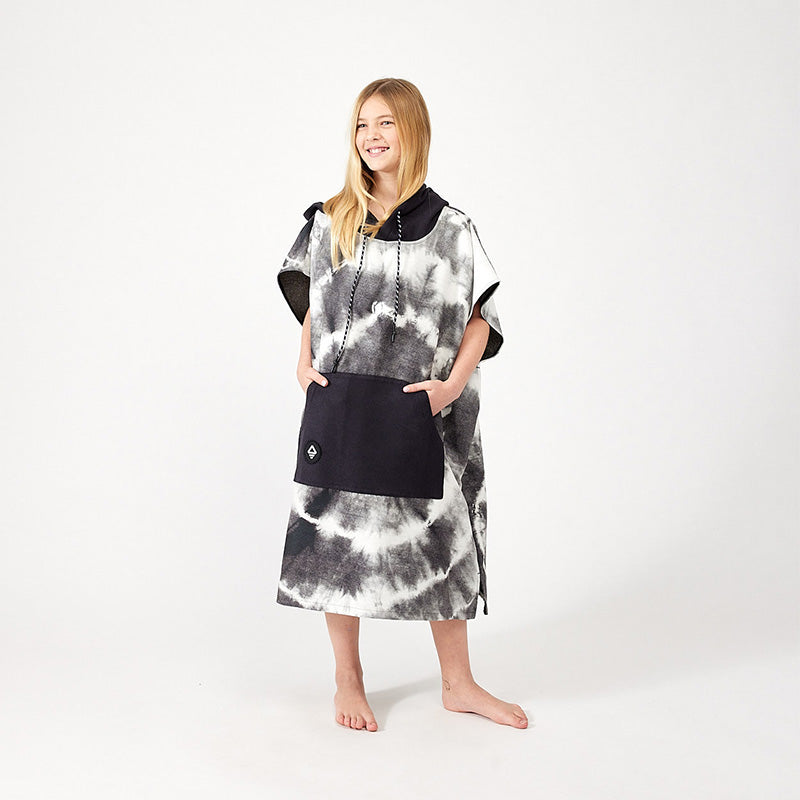 Nomadix Changing Poncho Tie-Dye Black and White