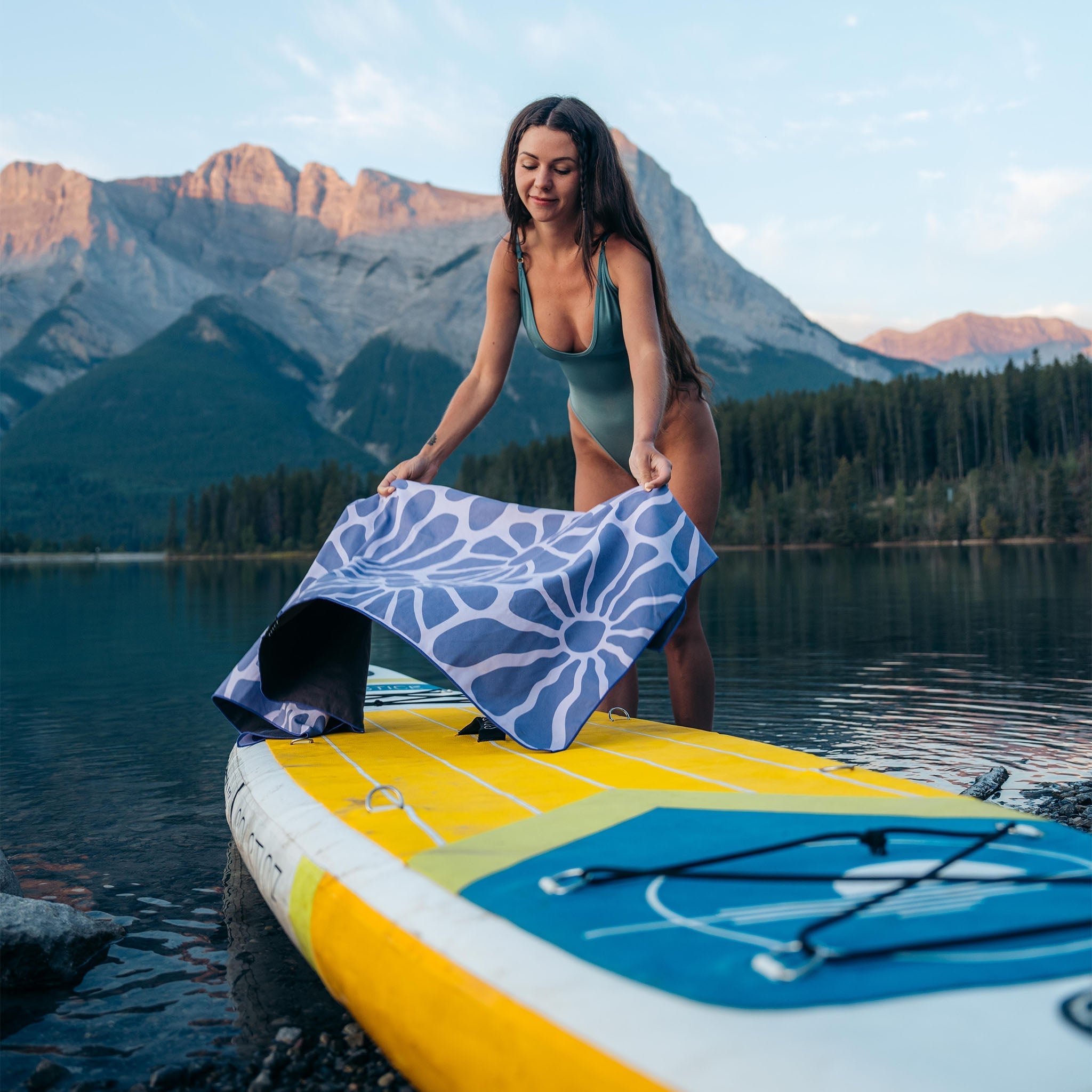 Nomadix Ultralight Towel: Lazy Daisy Dusk
